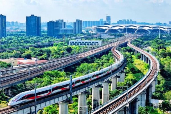 天臣配资 创历史新高！1至8月全国铁路发送旅客32亿人次