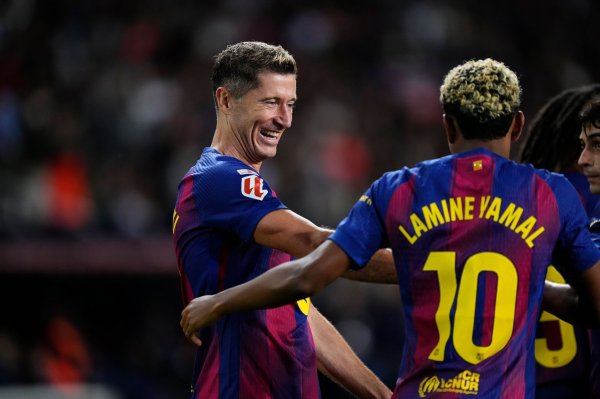 投牛策略 双里程碑! 莱万收获生涯第700球, 在巴萨105球跻身队史前20